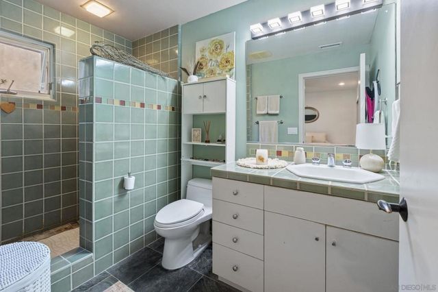 27615 Alps Ln, Escondido, CA 92026