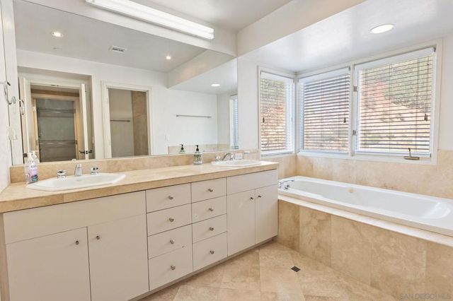 27615 Alps Ln, Escondido, CA 92026