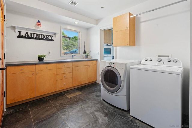 27615 Alps Ln, Escondido, CA 92026