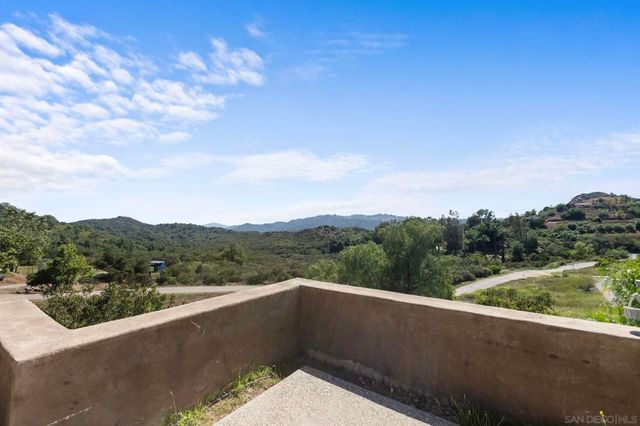 27615 Alps Ln, Escondido, CA 92026