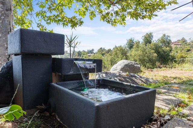 27615 Alps Ln, Escondido, CA 92026