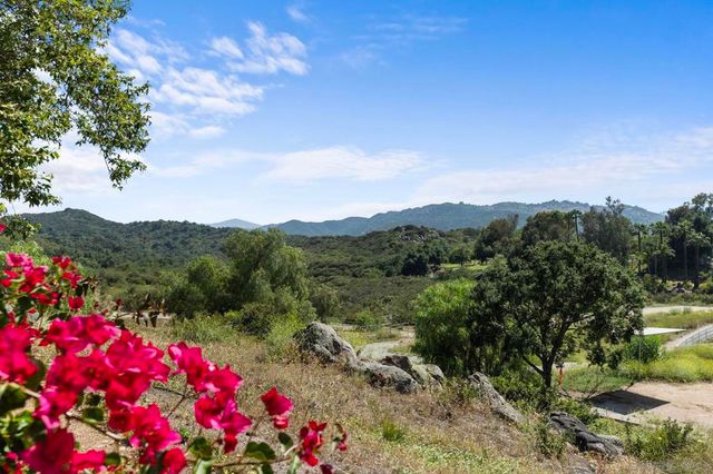 27615 Alps Ln, Escondido, CA 92026