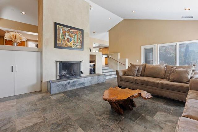 27615 Alps Ln, Escondido, CA 92026