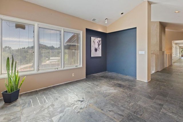 27615 Alps Ln, Escondido, CA 92026