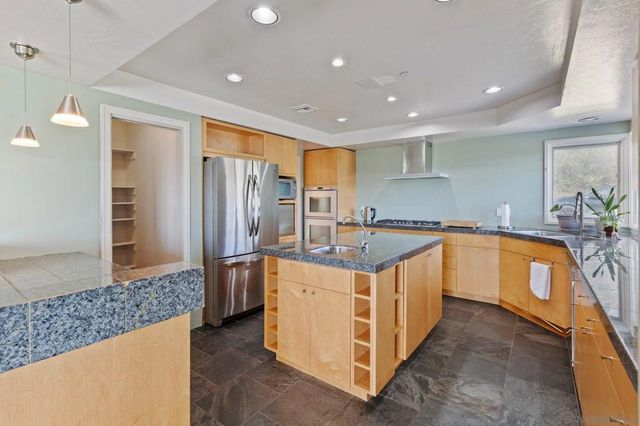 27615 Alps Ln, Escondido, CA 92026