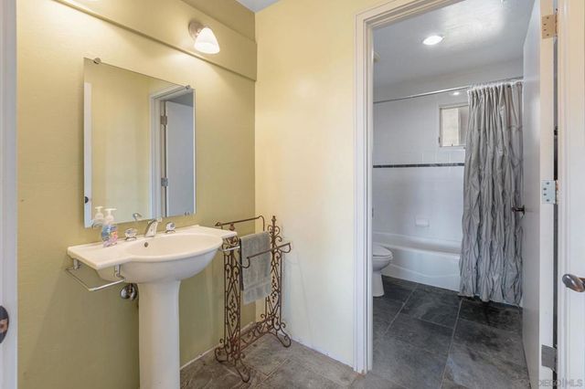 27615 Alps Ln, Escondido, CA 92026