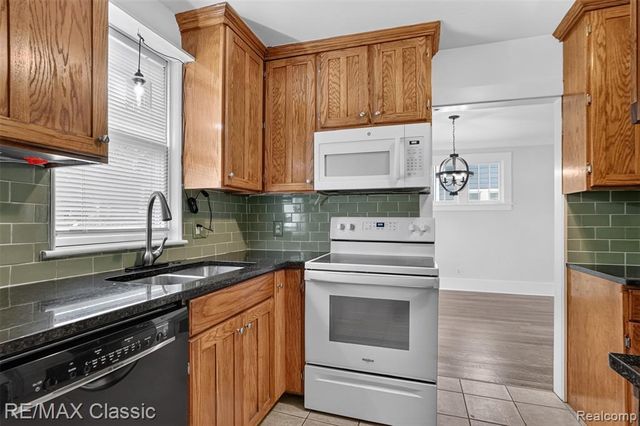 909 Fernwood Road, Royal Oak, MI 48067