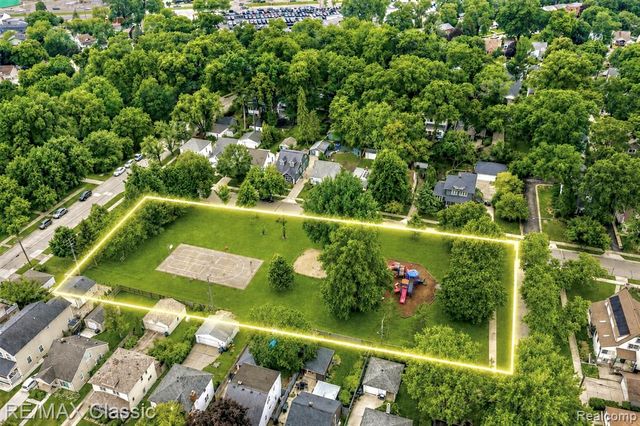 909 Fernwood Road, Royal Oak, MI 48067