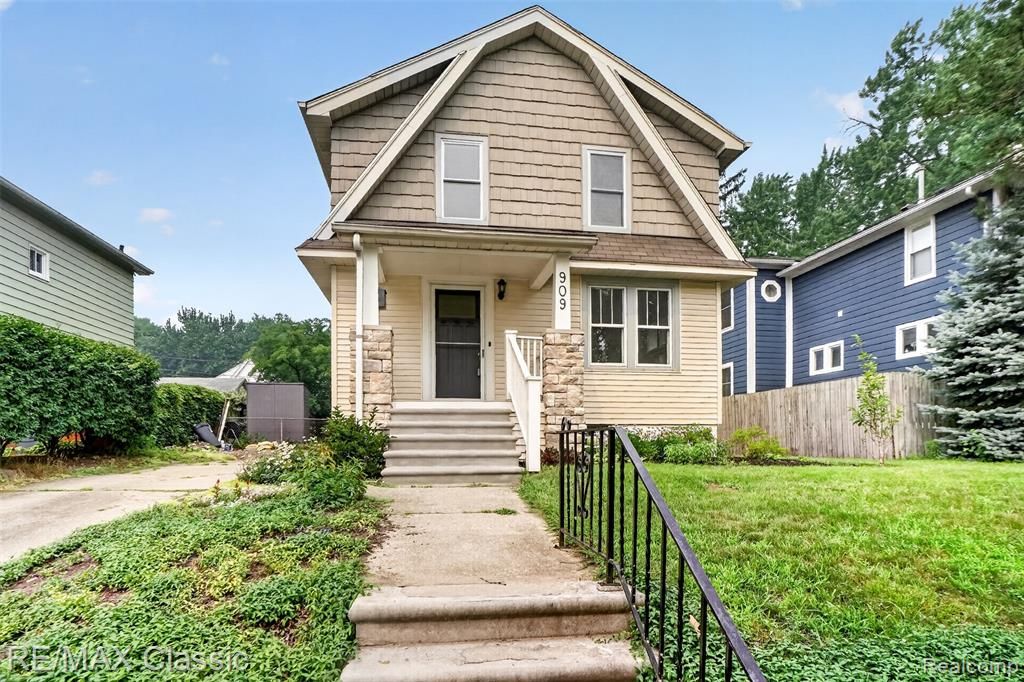 909 Fernwood Road, Royal Oak, MI 48067