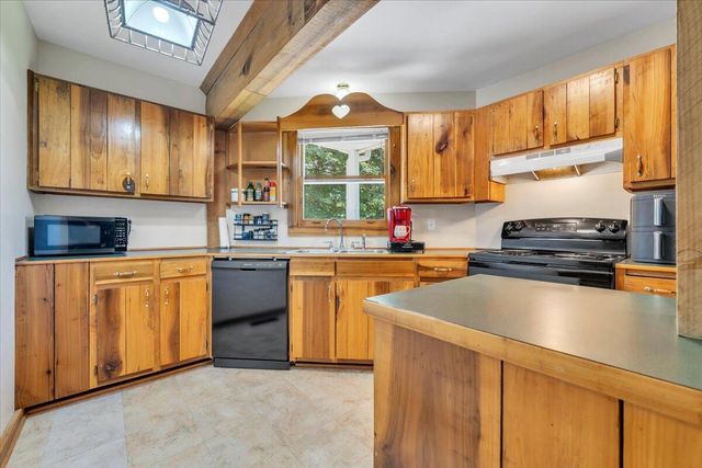 472 Wooded Acres DR, Hardy, VA 24101