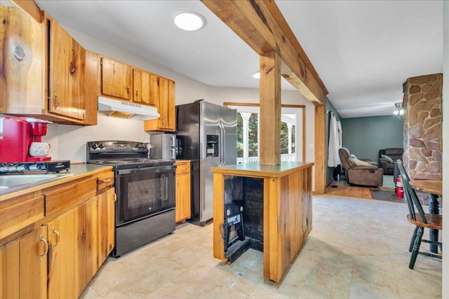 472 Wooded Acres DR, Hardy, VA 24101