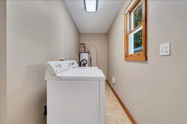 472 Wooded Acres DR, Hardy, VA 24101