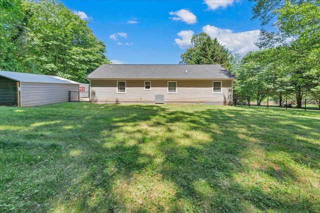 472 Wooded Acres DR, Hardy, VA 24101