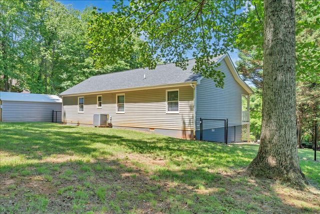 472 Wooded Acres DR, Hardy, VA 24101