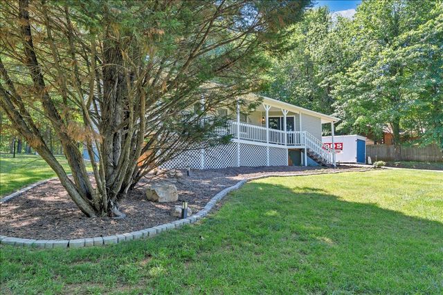 472 Wooded Acres DR, Hardy, VA 24101