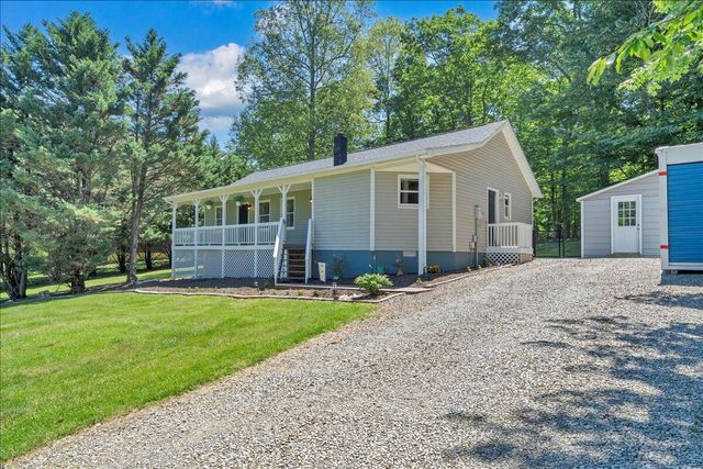 472 Wooded Acres DR, Hardy, VA 24101
