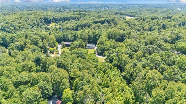 472 Wooded Acres DR, Hardy, VA 24101