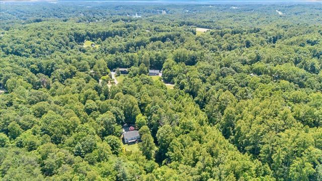 472 Wooded Acres DR, Hardy, VA 24101