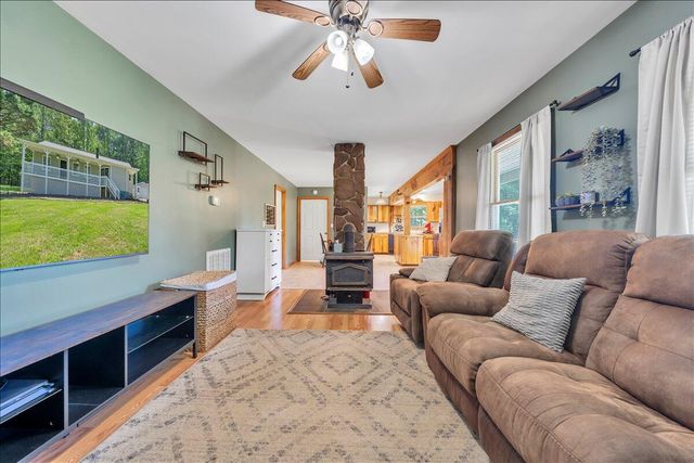 472 Wooded Acres DR, Hardy, VA 24101