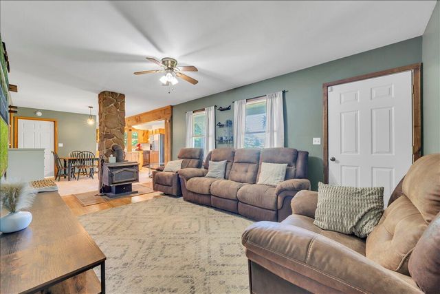 472 Wooded Acres DR, Hardy, VA 24101