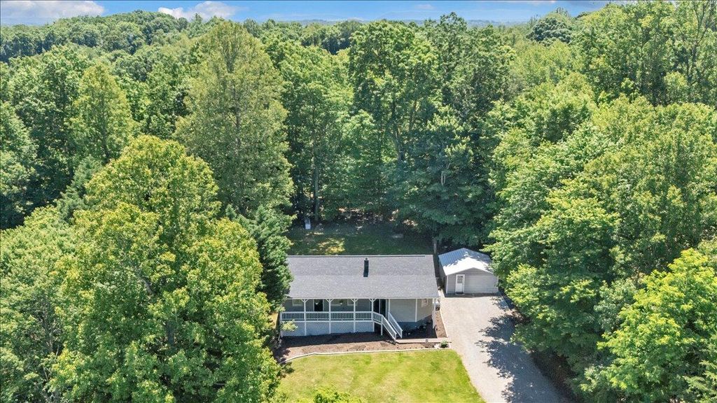 472 Wooded Acres DR, Hardy, VA 24101
