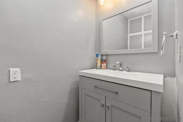 3562 S Mission Road, Fallbrook, CA 92028