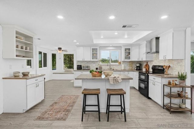 3562 S Mission Road, Fallbrook, CA 92028