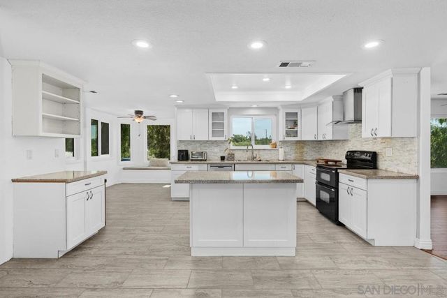 3562 S Mission Road, Fallbrook, CA 92028
