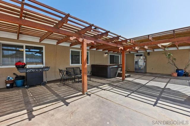 3562 S Mission Road, Fallbrook, CA 92028