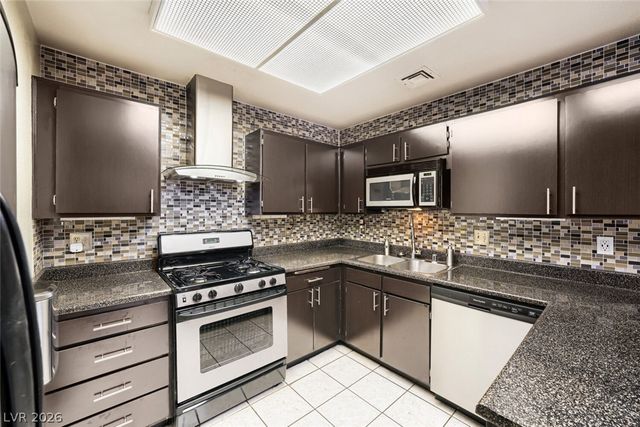 6712 Oak Valley Drive, Las Vegas, NV 89103