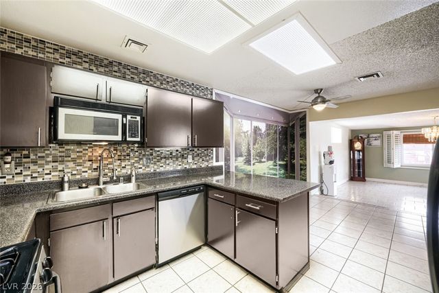6712 Oak Valley Drive, Las Vegas, NV 89103