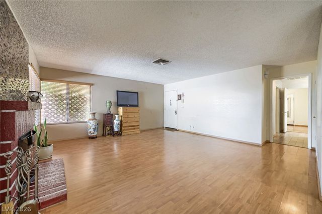 6712 Oak Valley Drive, Las Vegas, NV 89103