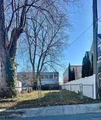 25 Minerva Place, White Plains, NY 10601