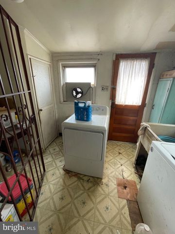 6738 WOODLAND AVE, Philadelphia, PA 19142