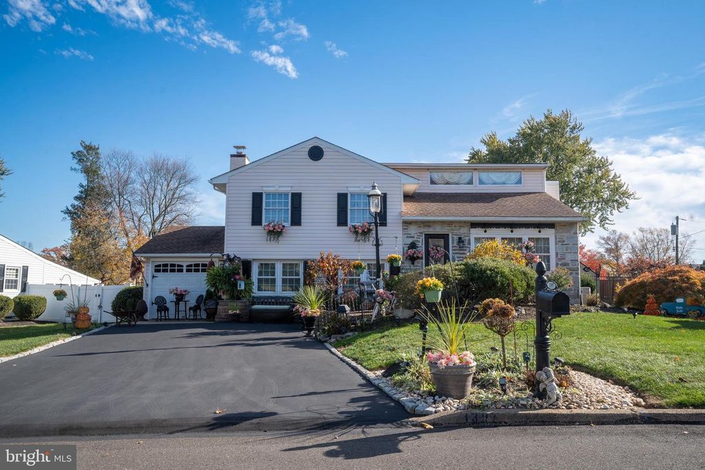 1397 DENNIS RD, Southampton, PA 18966