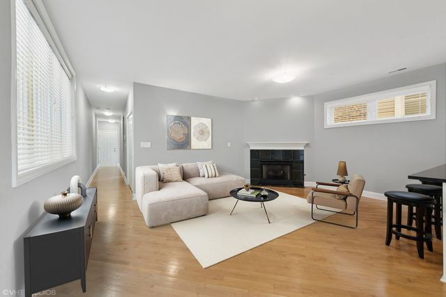 819 N Damen Avenue 2, Chicago, IL 60622