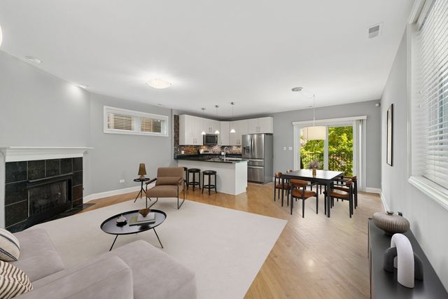 819 N Damen Avenue 2, Chicago, IL 60622