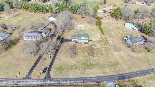 770 Ferguson Hill Rd, Lafayette, TN 37083