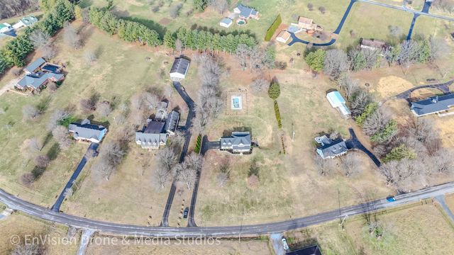 770 Ferguson Hill Rd, Lafayette, TN 37083