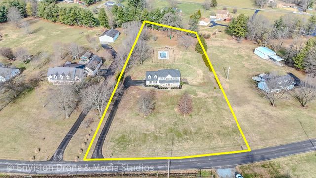 770 Ferguson Hill Rd, Lafayette, TN 37083