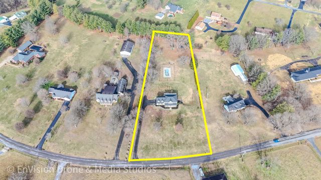 770 Ferguson Hill Rd, Lafayette, TN 37083