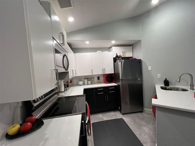 4518 COMMANDER DRIVE 1933, Orlando, FL 32822