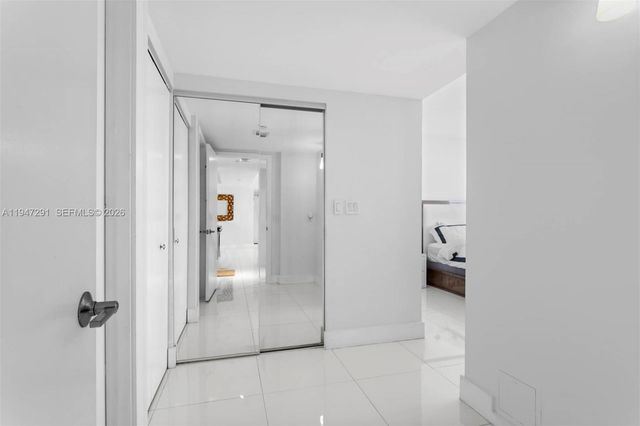 1000 W Island Blvd 812, Aventura, FL 33160