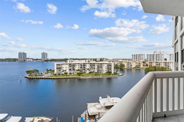 1000 W Island Blvd 812, Aventura, FL 33160