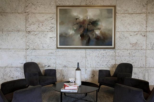 1000 W Island Blvd 812, Aventura, FL 33160