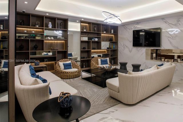 1000 W Island Blvd 812, Aventura, FL 33160