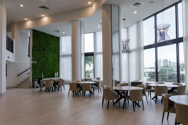 1000 W Island Blvd 812, Aventura, FL 33160