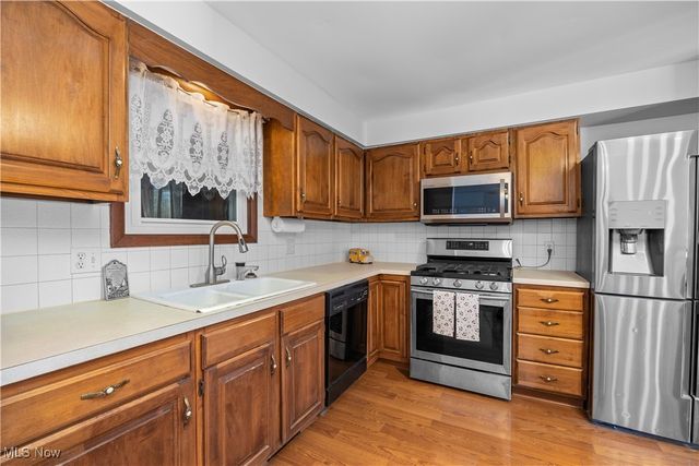 35894 Laurel Circle, North Ridgeville, OH 44039