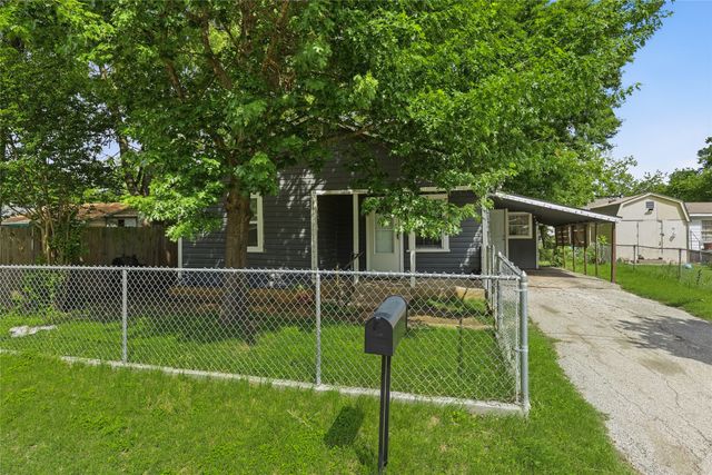 305 Claude Avenue, Cleburne, TX 76031
