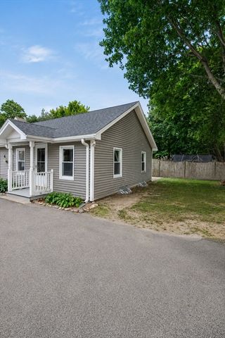 164 Warren Ave B, Whitman, MA 02382